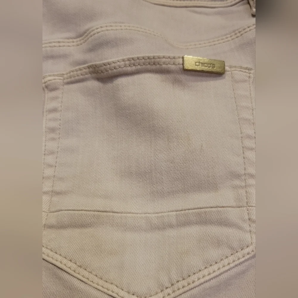 Chico's So Slimming Girlfriend Crop women's Cream colored jeans Size 0 crop